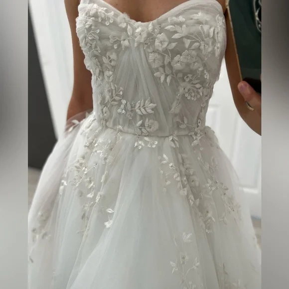 Monique Lhuillier Tivoli Wedding Dress - Picture 8 of 12